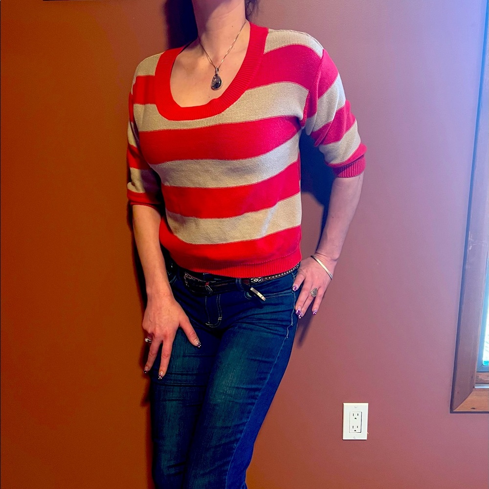 Women’s old navy sweater size Medium, stripped, 3/4 sleeve, Warm heavy material